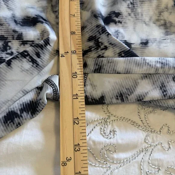 Women's Vogo Athletica Leggings Medium Capri Black White Athleisure Fitfashion - Picture 8 of 10